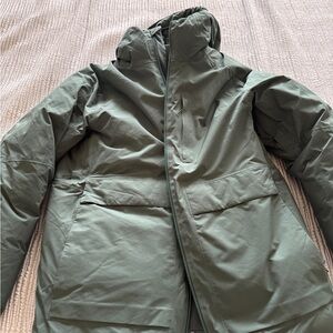 lululemon athletica Men's Dark Forest Green StretchSeal Down Parka Medium